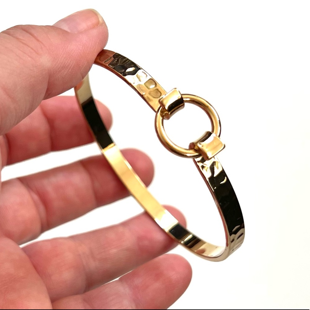 Gold pleated chic bracelet